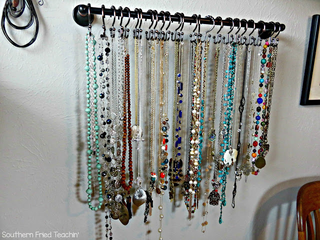 Attention jewelry lovers! Here is an easy DIY idea to organize your jewelry. This is a super simple organization tool for your bedroom, and it looks great too! Looks like a work of art on your wall! Home decor and organization all in one!